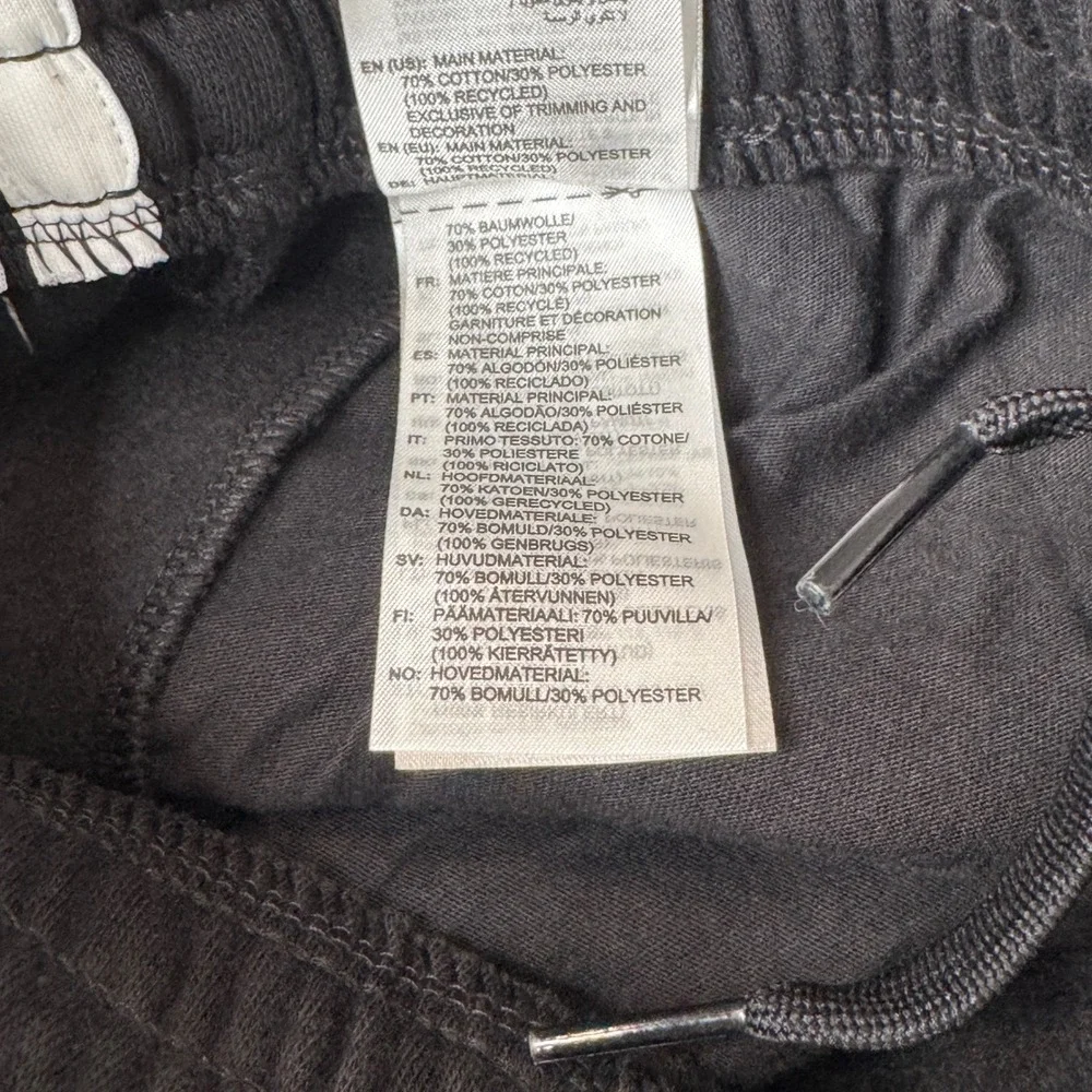 Adidas Essentials Fleece Pants 3 Stripes Open Hem Mens Medium Joggers NWT